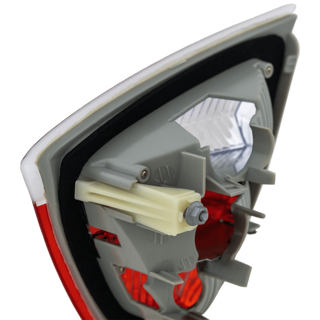 Tail Lamp Left Driver Side For 2006-2008 BMW 3-Series Inner Lens and Housing Replacement B730136