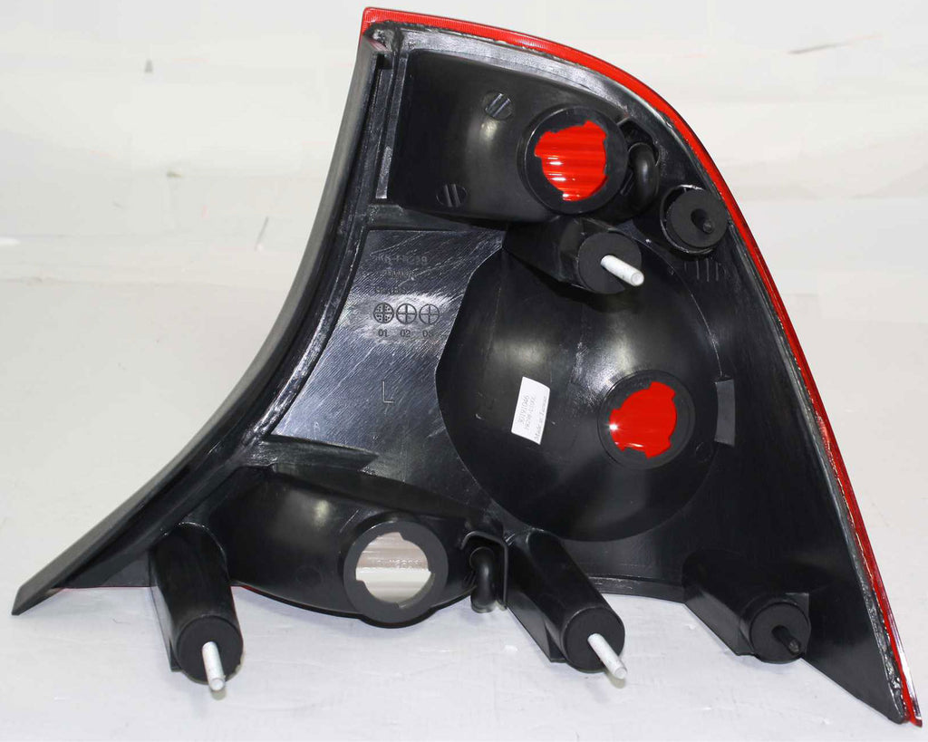 FOCUS 03-04 TAIL LAMP LH, Lens and Housing, Black Interior, 4-Door, Sedan