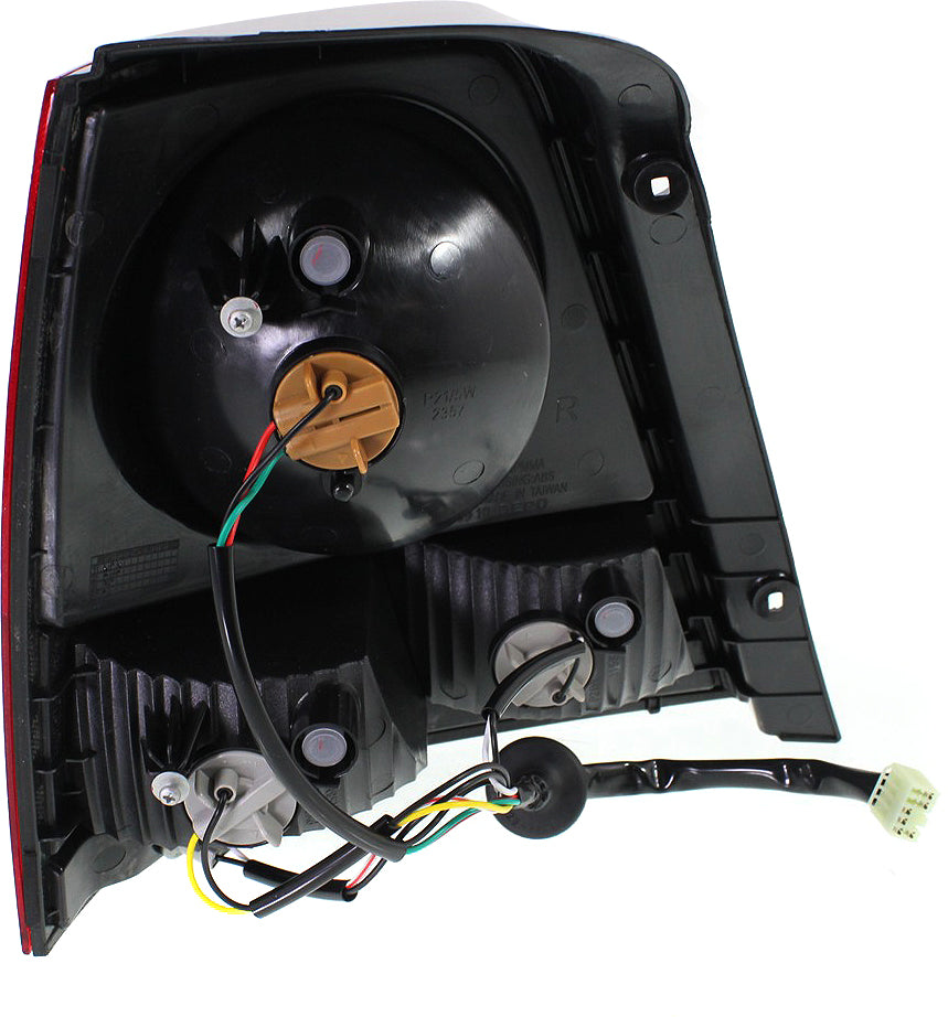 SORENTO 03-06 TAIL LAMP RH, Assembly, w/ 3 Bulbs