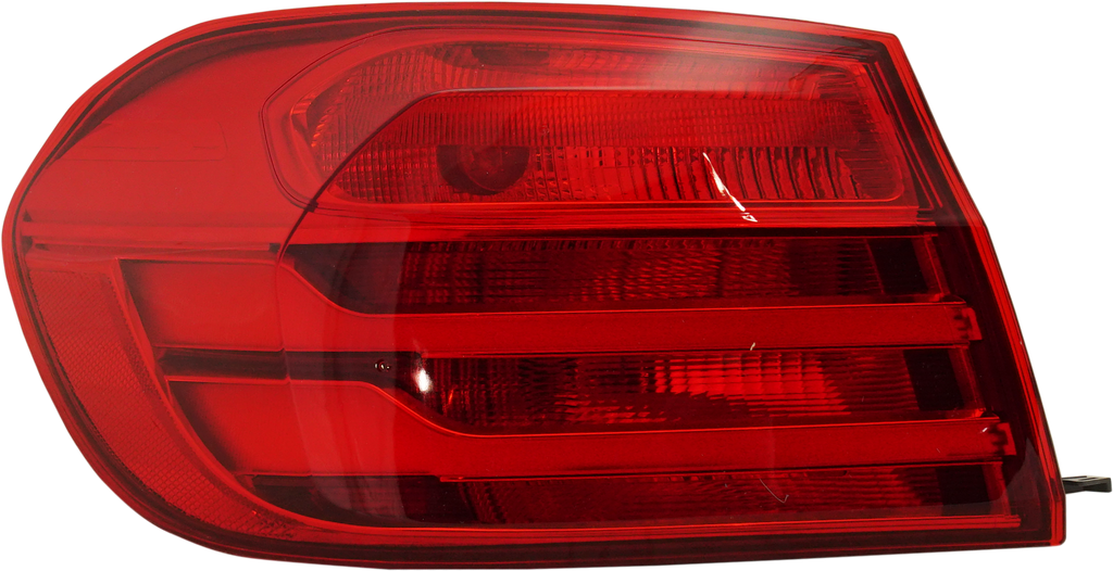 4-SERIES 14-17/M4 15-17 TAIL LAMP LH, Outer, Assembly, Halogen