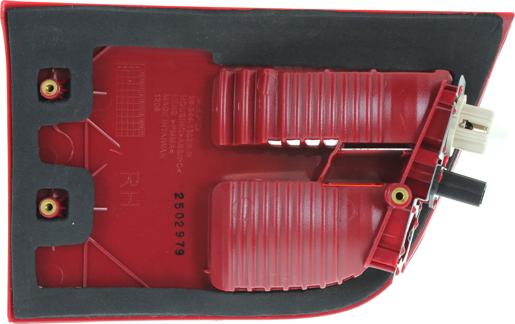 X5 04-06 TAIL LAMP RH, Inner, Assembly