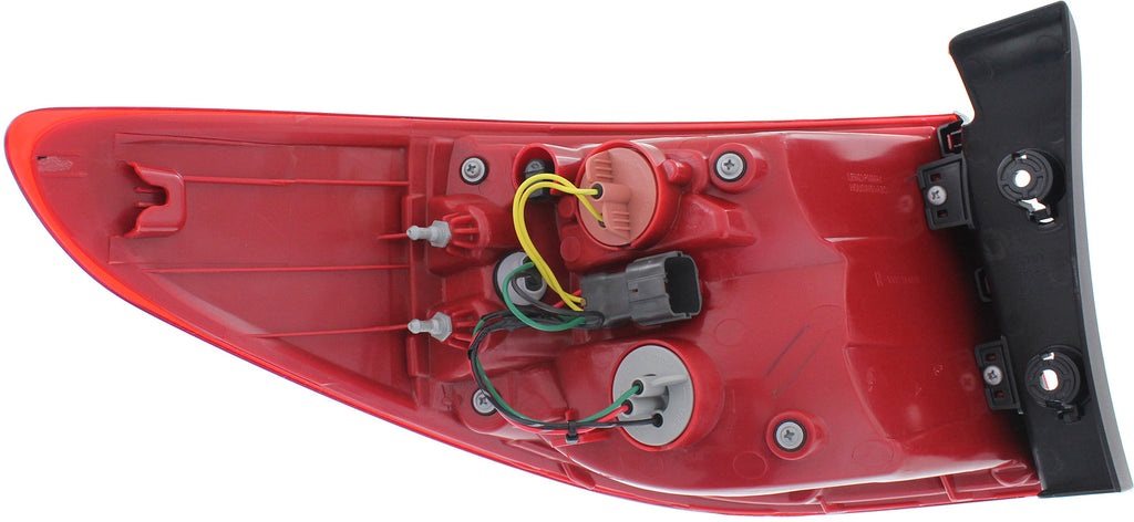 SANTA FE XL 13-16 TAIL LAMP RH, Outer, Assy, Halogen, Standard Type, 6-7 Seat, GLS/Limited Models