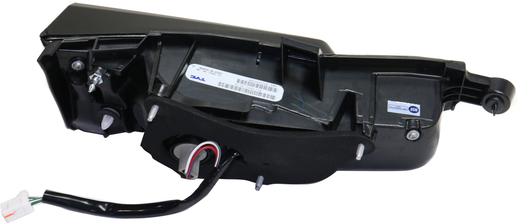 NX200T/NX300H 15-17 TAIL LAMP RH, Inner, Halogen, Assembly