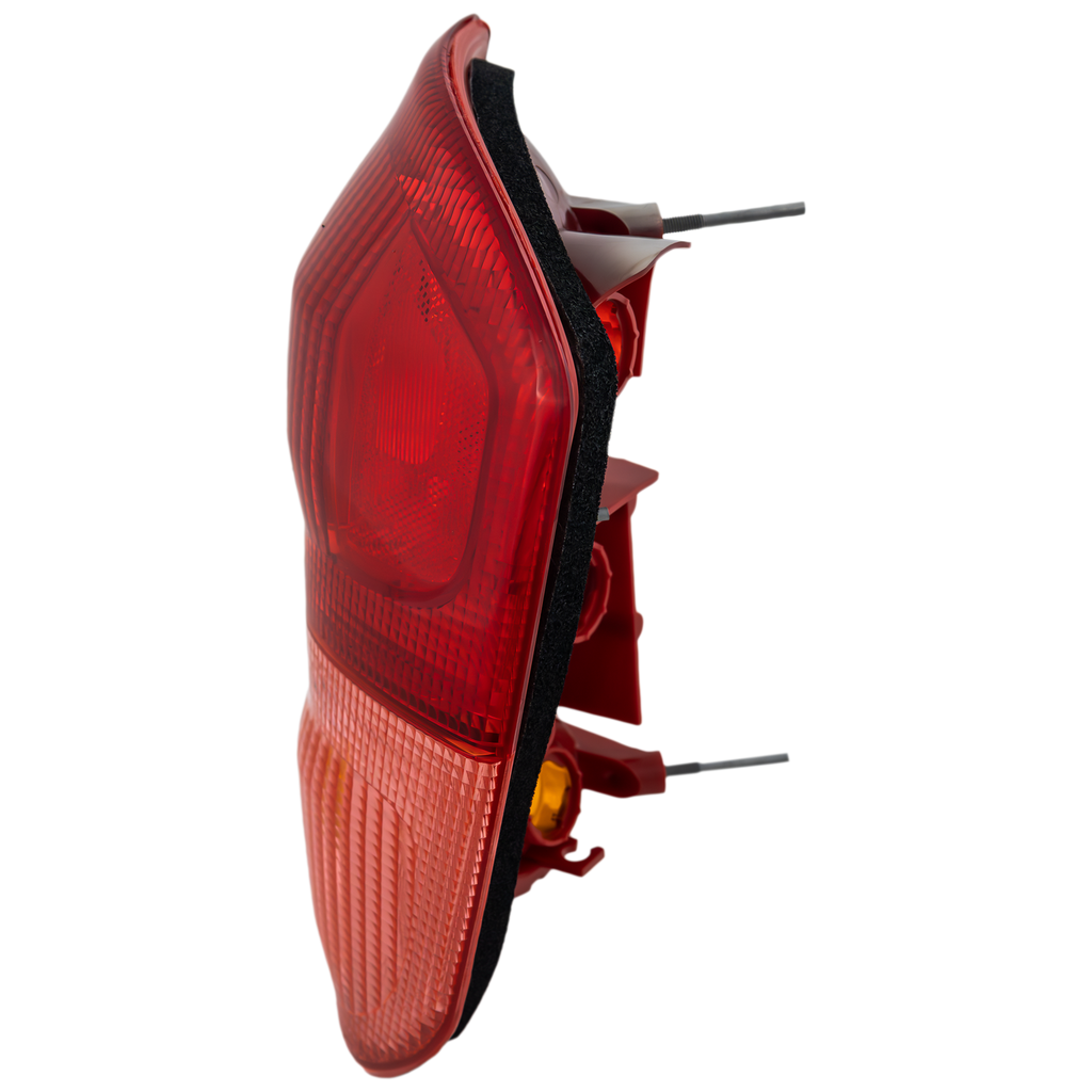 RAV4 01-03 TAIL LAMP RH, Lens and Housing