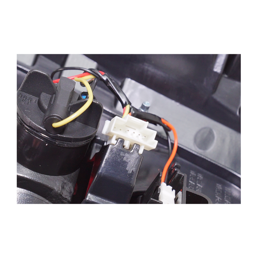 ML-CLASS 12-15 TAIL LAMP RH, Assembly, On Body