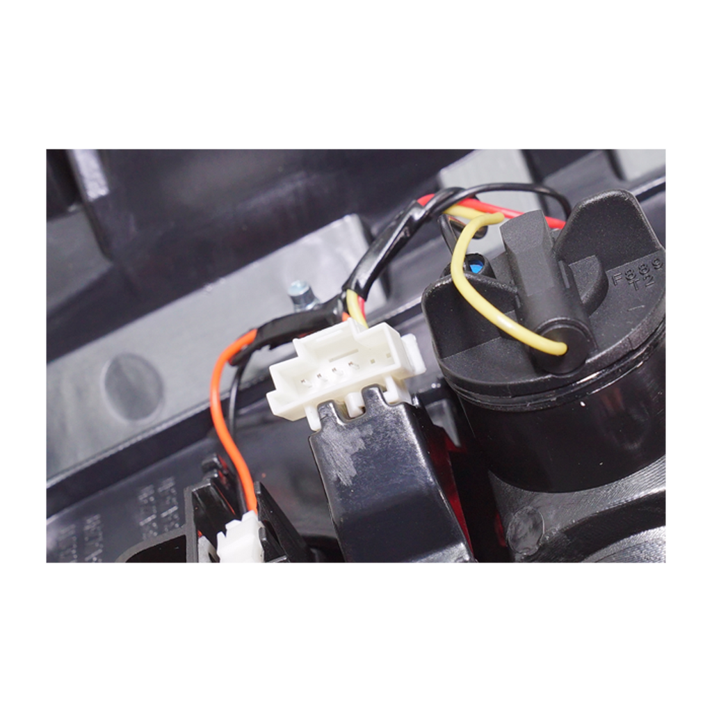 ML-CLASS 12-15 TAIL LAMP LH, Assembly, On Body